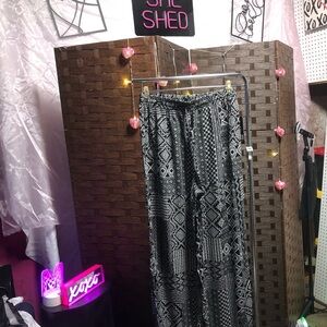 Robert Louis Black & White Printed Wide-Leg Pants